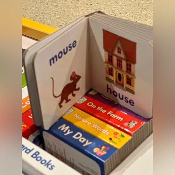 Baby Einstein 12 Board Books by PI LTD. Children's Features colors,music,animals - Picture 10 of 15